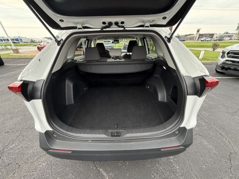 Used 2025 Toyota RAV4 XLE FWD image 12