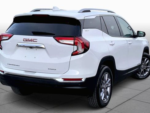 Used 2022 GMC Terrain SLT image 11