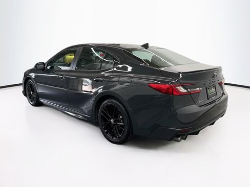 Used 2025 Toyota Camry SE FWD image 5
