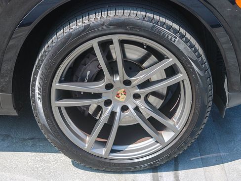 Used 2021 Porsche Cayenne Coupe AWD/4WD image 11