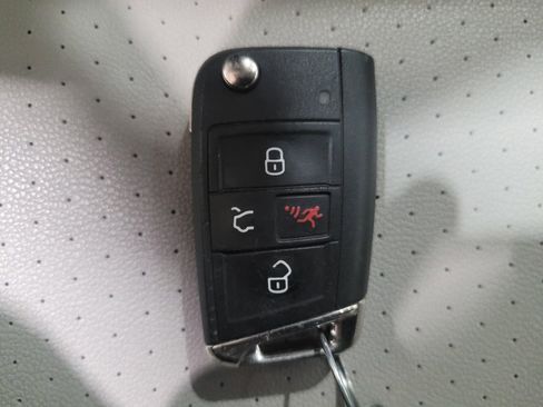 Used 2019 Volkswagen Tiguan S image 32