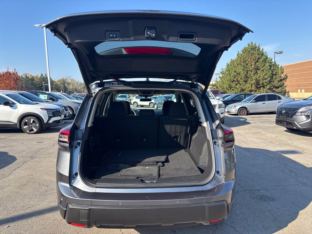Certified 2026 Nissan Rogue SV FWD image 6