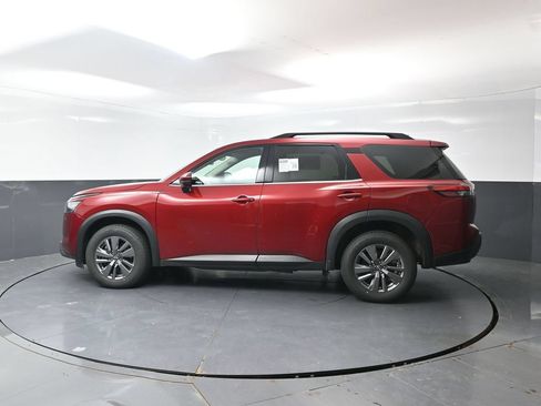 Used 2025 Nissan Pathfinder SV FWD image 11