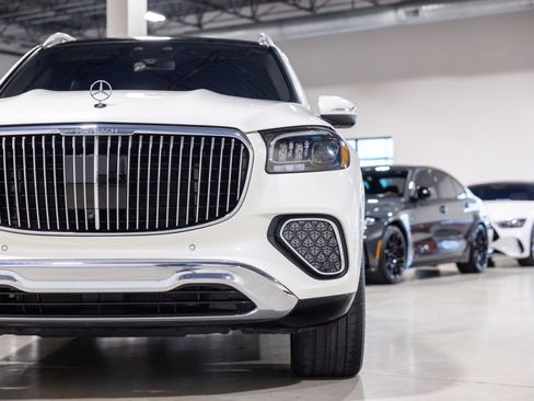 Used 2024 Mercedes-Benz Maybach GLS 600 4MATIC image 19