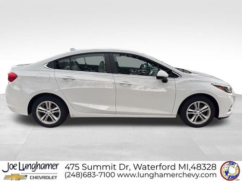 Used 2016 Chevrolet Cruze LT w/ Convenience Package FWD image 2
