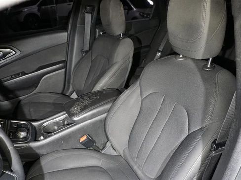 Used 2016 Chrysler 200 Limited image 10