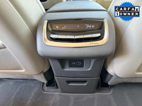 Used 2022 Cadillac XT6 Premium Luxury w/ Technology Package FWD image 18