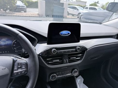 Used 2022 Ford Escape SE w/ SE Sport Appearance Package FWD image 17