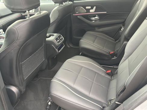 Used 2024 Mercedes-Benz GLS 450 4MATIC image 11