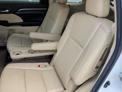 Used 2016 Toyota Highlander Limited FWD image 14