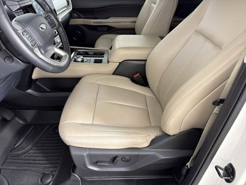Used 2024 Ford Expedition XLT image 7