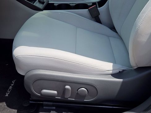 Certified 2024 Hyundai Kona SEL w/ Convenience Package FWD image 18