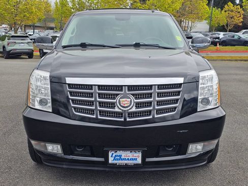 Used 2014 Cadillac Escalade Luxury AWD/4WD image 2