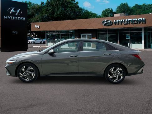 New 2025 Hyundai Elantra Limited image 3