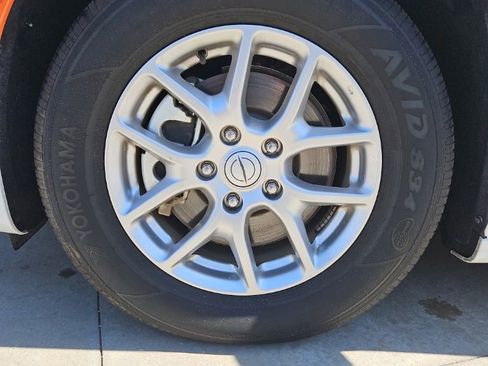 Used 2025 Chrysler Pacifica Select FWD image 10