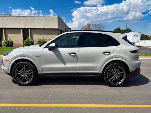 Used 2021 Porsche Cayenne E-Hybrid AWD/4WD image 2