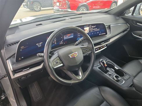 Used 2024 Cadillac XT4 Premium Luxury FWD image 9