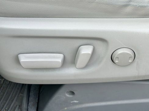 Used 2013 Toyota Sienna XLE image 10