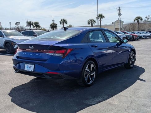 Used 2023 Hyundai Elantra SEL w/ Convenience Package image 5