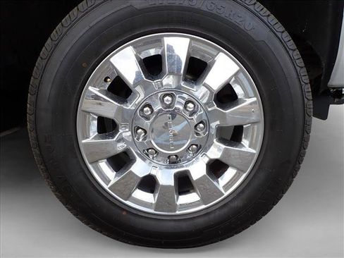Used 2019 GMC Sierra 2500 Denali w/ Duramax Plus Package AWD/4WD image 7