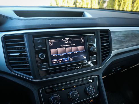 Used 2022 Volkswagen Atlas Cross Sport SE image 25