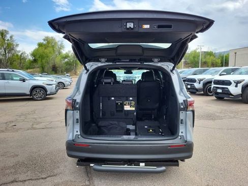 Used 2025 Toyota Sienna XLE Woodland Edition AWD/4WD image 25