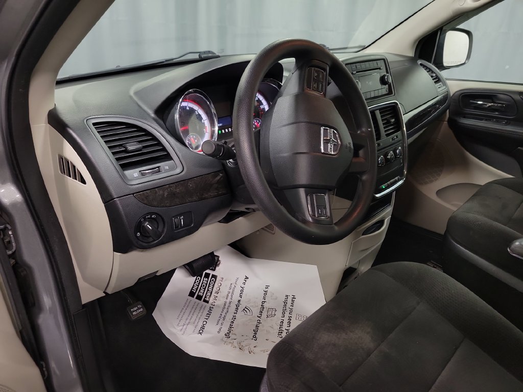Used 2013 Dodge Grand Caravan American Value Package FWD image 17
