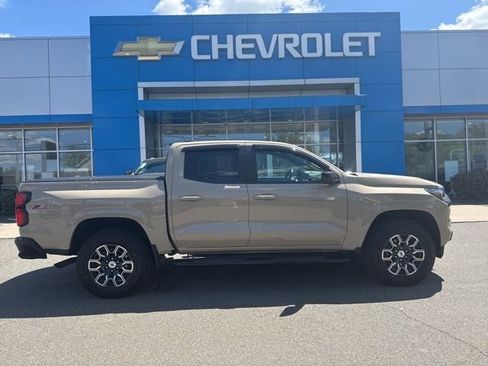 Used 2023 Chevrolet Colorado Z71 w/ Z71 Convenience Package 2 AWD/4WD image 5