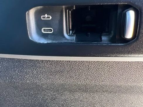 Used 2024 BMW X5 xDrive40i AWD/4WD image 32