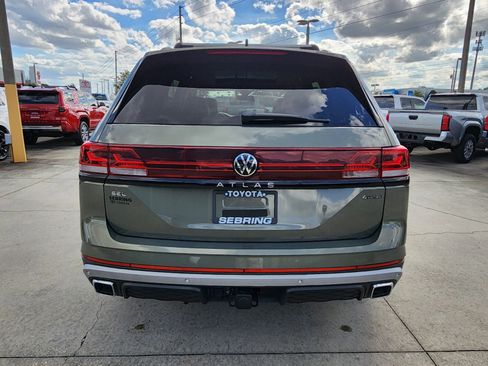 Used 2024 Volkswagen Atlas Peak Edition SEL image 9