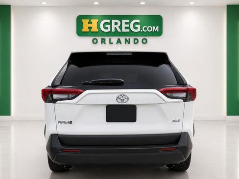 Used 2021 Toyota RAV4 XLE w/ Convenience Package FWD image 8