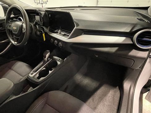 Used 2024 Chevrolet Trax LS w/ Driver Confidence Package FWD image 26