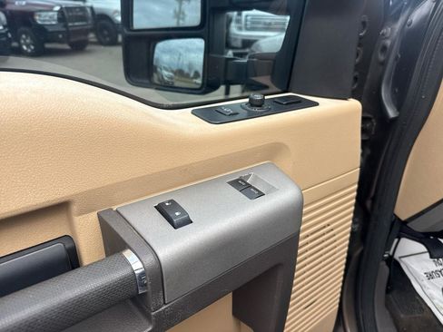 Used 2016 Ford F350 Lariat w/ Lariat Interior Package image 12