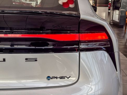 New 2026 Toyota Prius Plug-In Hybrid image 8