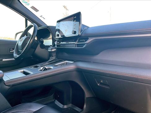 Used 2021 Toyota Sienna XSE image 14