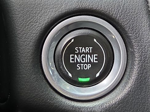 Used 2021 Chevrolet Suburban RST AWD/4WD image 19