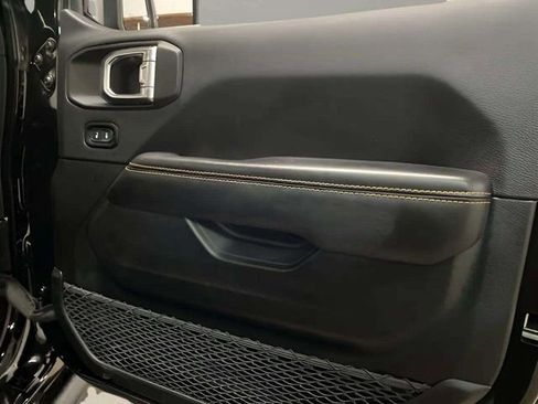 Used 2025 Jeep Wrangler Unlimited Sahara w/ Safety Group AWD/4WD image 94