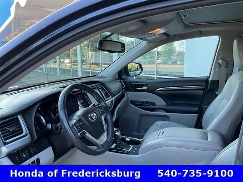Used 2015 Toyota Highlander Limited AWD/4WD image 31