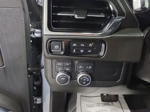 Used 2025 GMC Yukon XL Denali AWD/4WD image 18