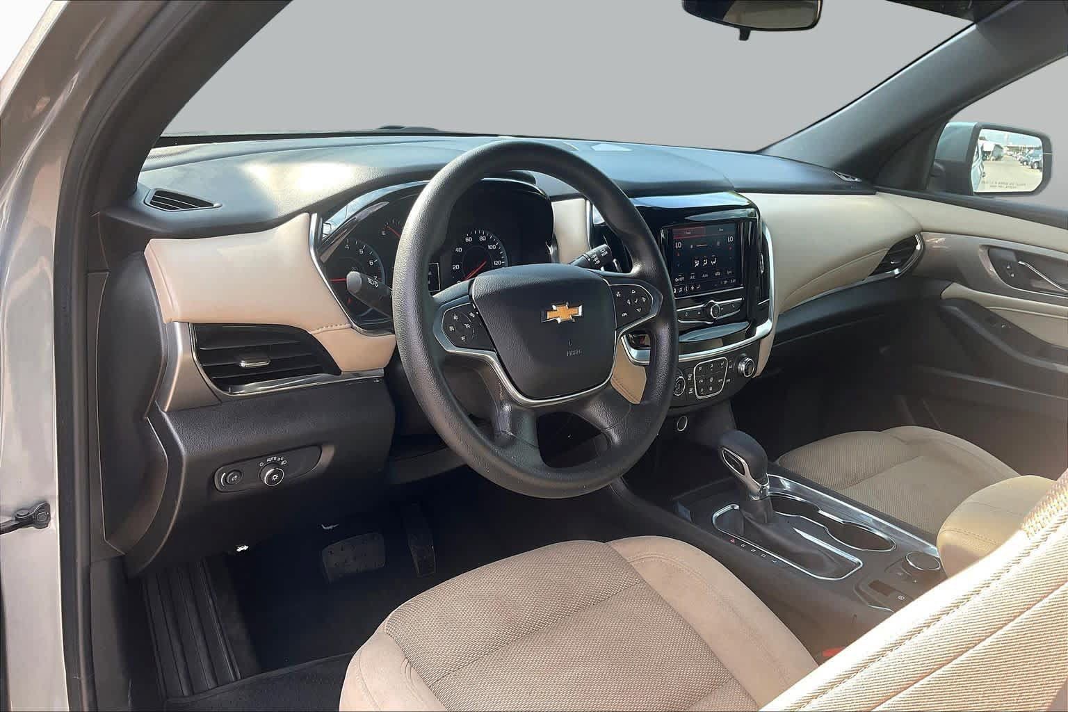 Used 2023 Chevrolet Traverse LS w/ Safety Package FWD image 17