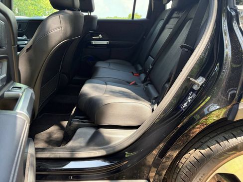 Used 2025 Mercedes-Benz GLB 250 image 28