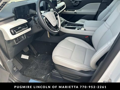 New 2026 Lincoln Aviator 2WD image 9