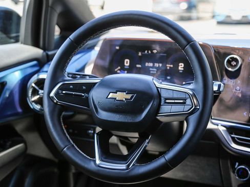 Used 2026 Chevrolet Equinox EV LT FWD image 18
