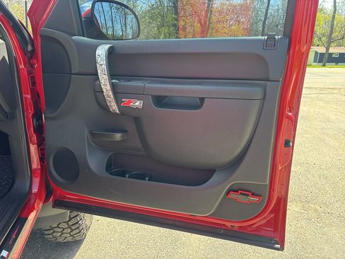 Used 2011 Chevrolet Silverado 1500 LT w/ Interior Plus Package AWD/4WD image 21