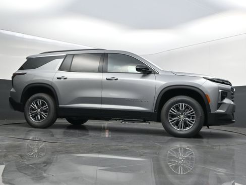 New 2026 Chevrolet Traverse LT w/ Driver Confidence Package FWD image 47