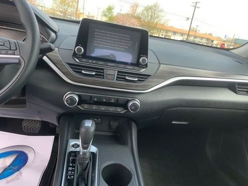 Used 2025 Nissan Altima 2.5 SV image 24