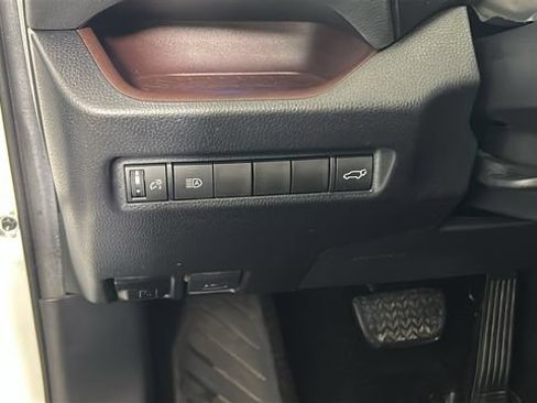 Used 2019 Toyota RAV4 Limited AWD/4WD image 19