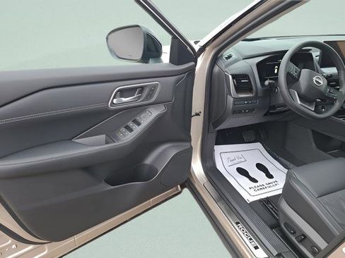 New 2026 Nissan Rogue Platinum w/ Platinum Premium Package image 6