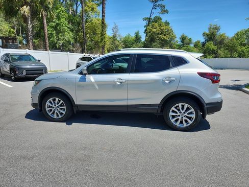 Used 2022 Nissan Rogue Sport SV w/ Technology Package image 2
