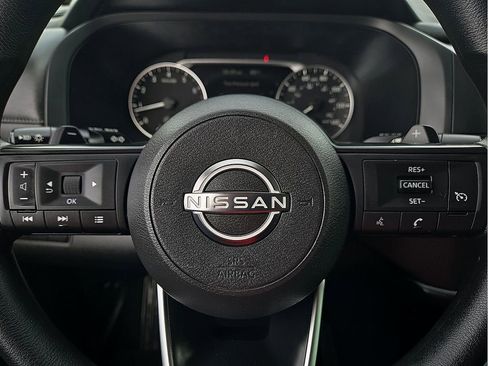 Used 2024 Nissan Pathfinder S image 19